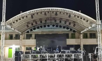 Escenario con techo curvo de aluminio personalizado